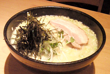 自家製スープのラーメン ¥580（県産豚バラ肉のチャーシュー）