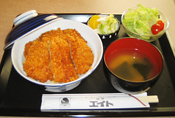 下仁田かつ丼 ¥750：麦豚 正油ベースの、甘辛なたれを使用しています。