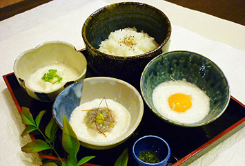 トロロご飯「い・ろ・は」 ¥660（3つの味が楽しめる当店名物のトロロご飯（太田産大和芋を使用））