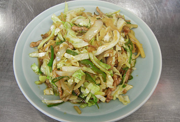野菜炒め ¥650：キャベツ・ねぎ・群馬県産豚肉
