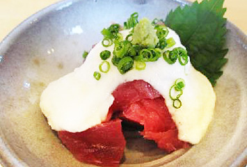「マグロやまかけ」は大和芋を使用 ¥680(税別）