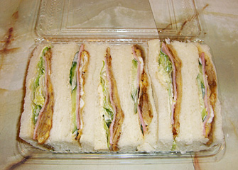 サンドイッチ ¥600（テイクアウト出来ます）レタス・きゅうり・ハム・卵
